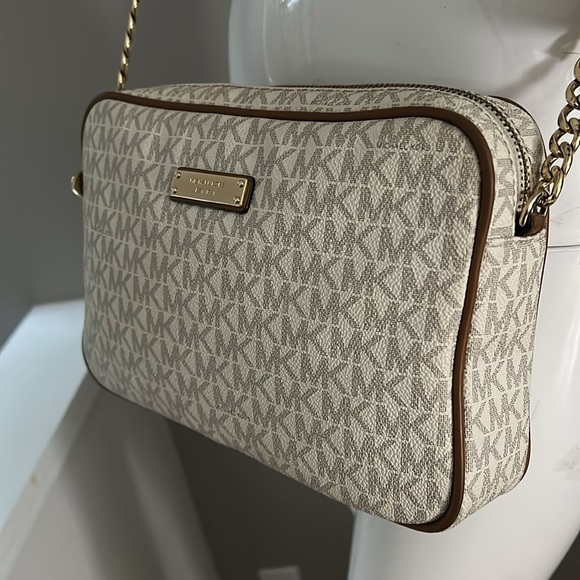 Michael Michael Kors Jet Set White Brown Logo Zip Camera Crossbody Bag - Picture 9 of 13